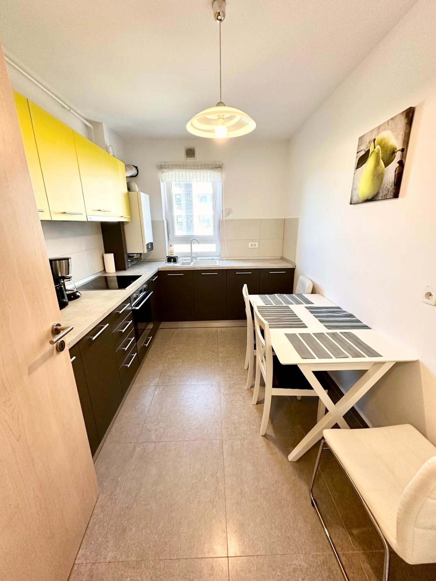 Kasper Coresi Mall - Rise Private Apartments & Suites Braşov Eksteriør billede