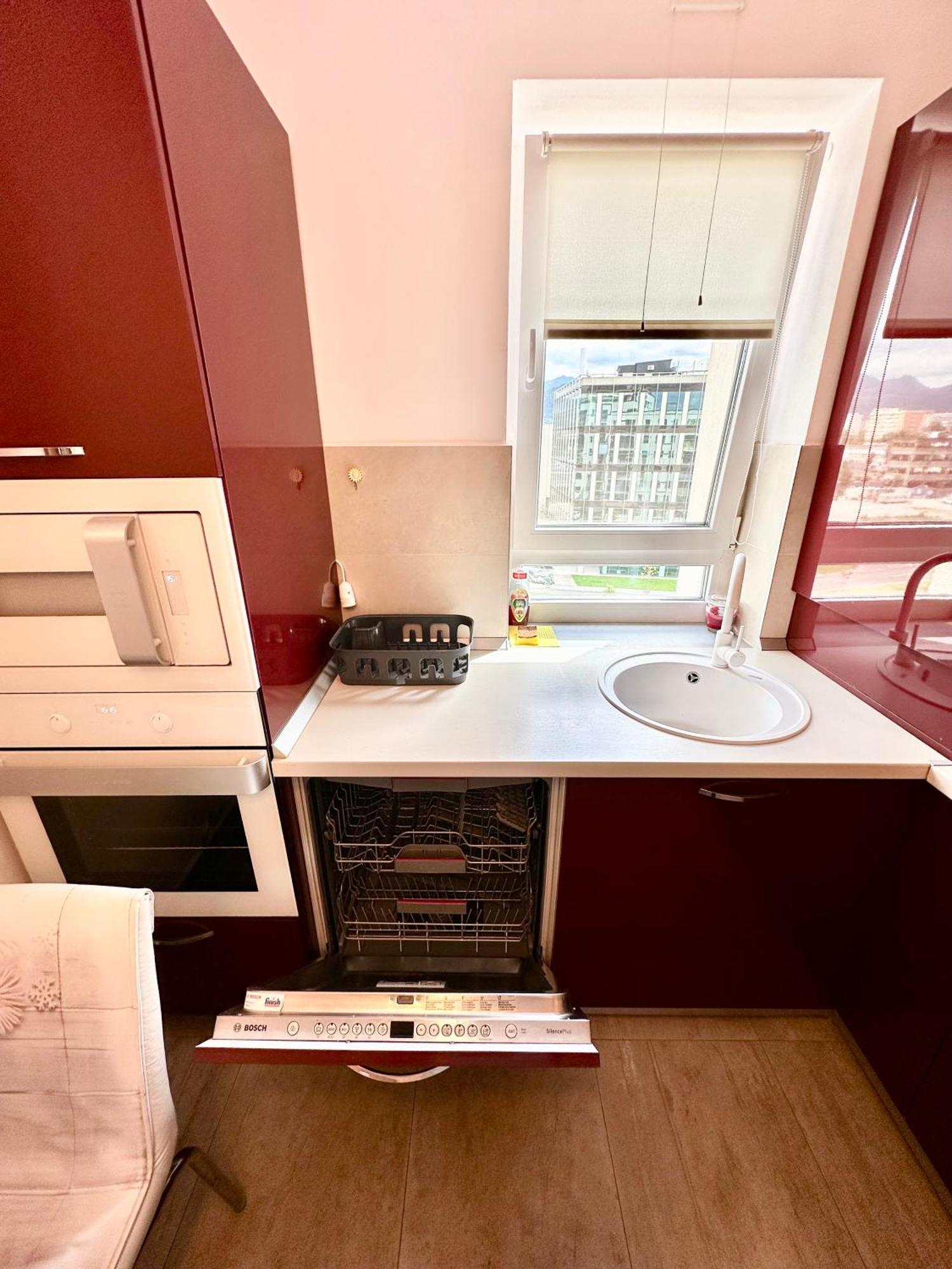 Kasper Coresi Mall - Rise Private Apartments & Suites Braşov Eksteriør billede
