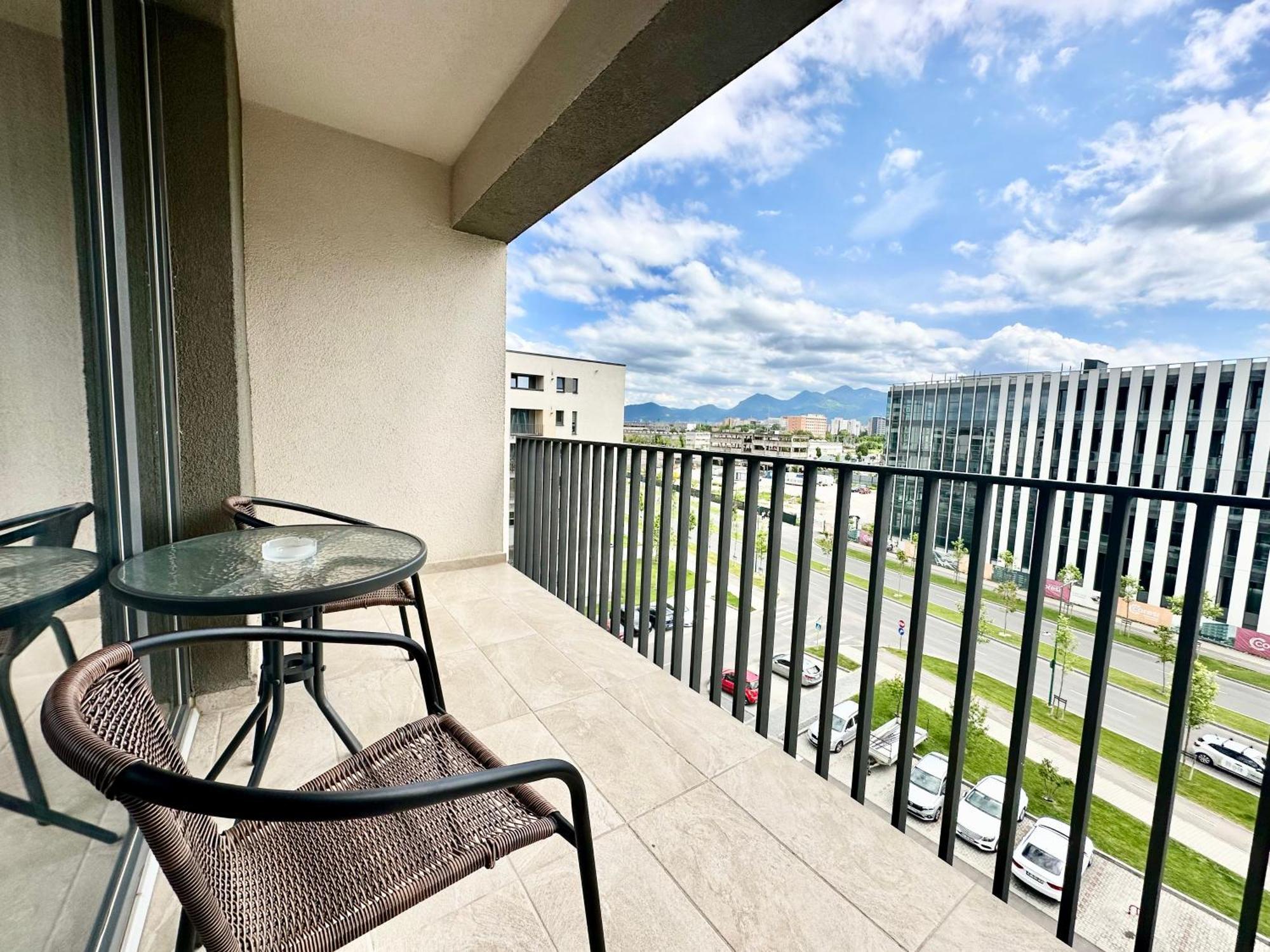 Kasper Coresi Mall - Rise Private Apartments & Suites Braşov Eksteriør billede